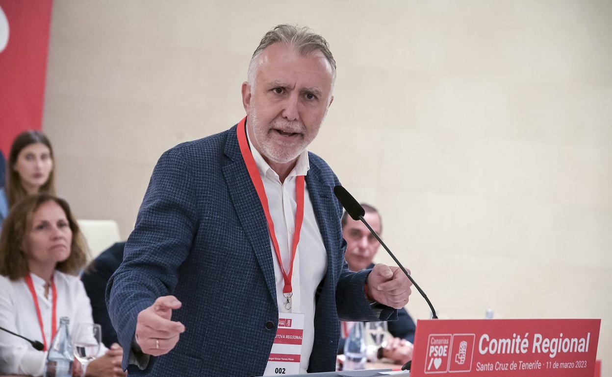 El secretario general del PSOE de Canarias, Angel Víctor Torres, durante su interviención ante el Comité Regional del partido. 