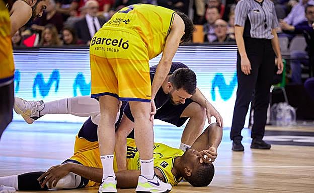 Damien Inglis se lesionó en Granada. 