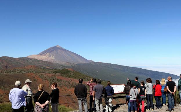 Rescatan en helicóptero a una excursionista en el Teide