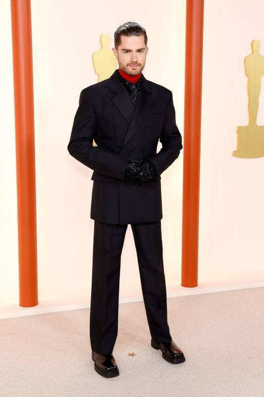 El director Lukas Dhont, uno de los hombres mejor vestidos con su sofisticado estilismo de Prada.