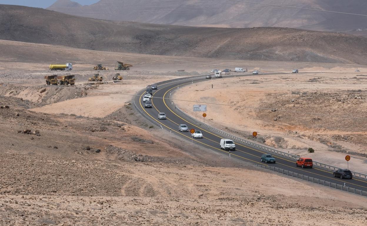 Desmonte del tramo La Caldereta-aeropuerto, actualmente en ejecución, a la altura de Puerto del Rosario. 