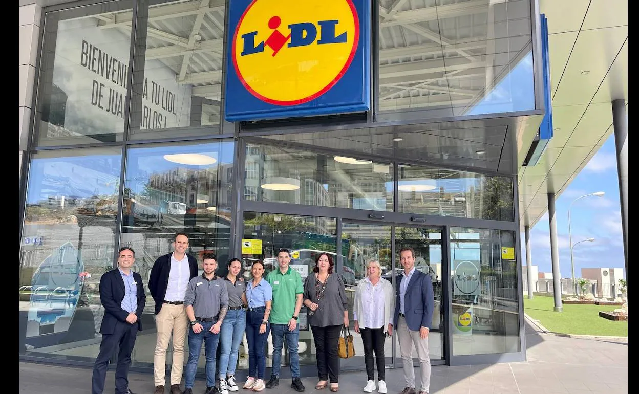 Firma ha tenido lugar en la tienda Lidl de Juan Carlos I en Las Palmas. 