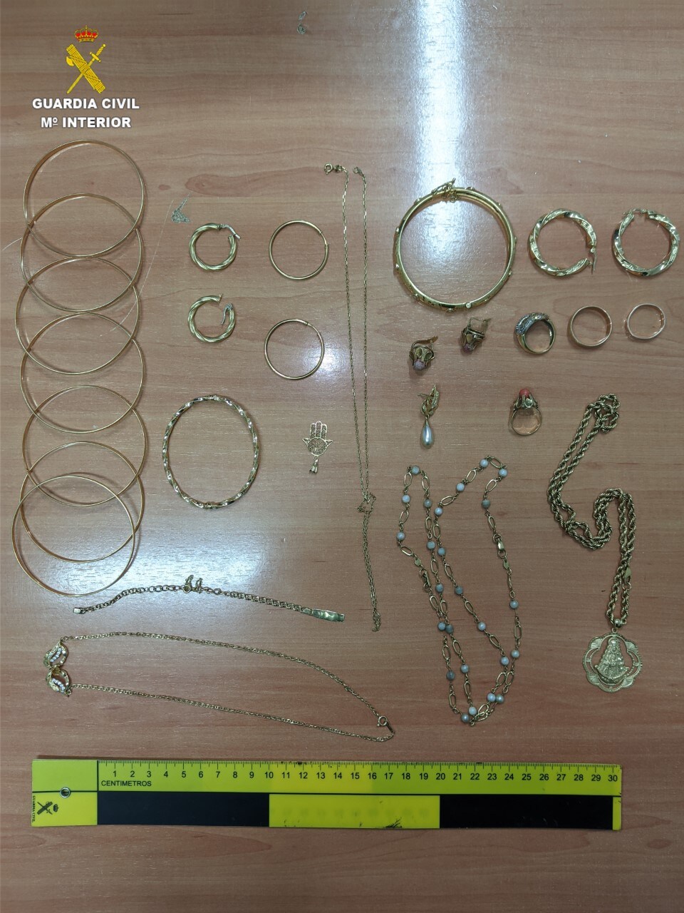 Seis detenidos por robar 18.000 euros en dinero y joyas en Haría