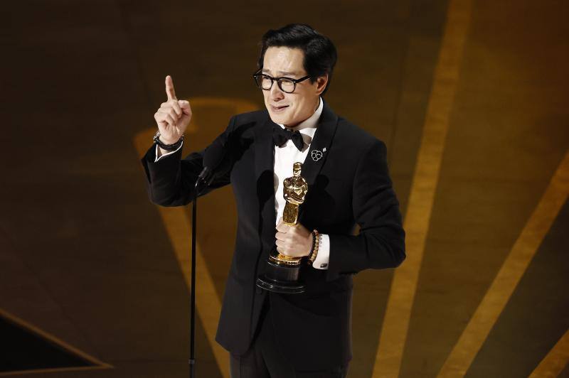 Ke Huy Quan, durante su discurso tras ganar el Oscar a mejor actor de reparto.