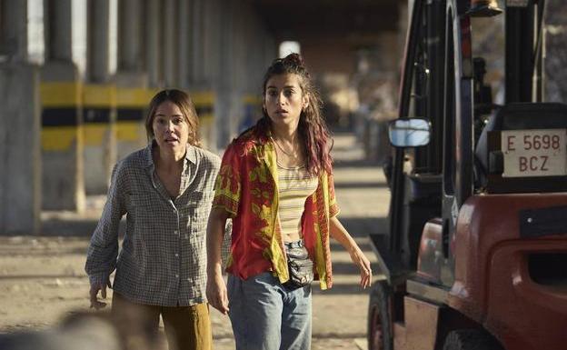 Camila Sodi y Carolina Yuste son Cata y Desi en 'Sin huellas'.