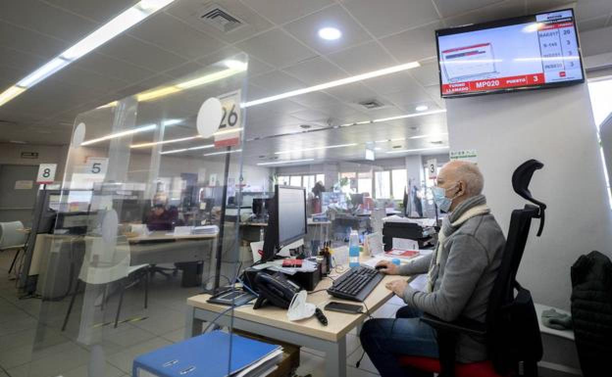 El Gobierno de Canarias propone adaptar los puestos de trabajo a los empleados con secuelas postcovid