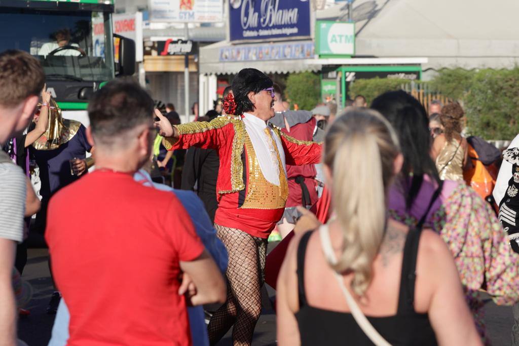 Fotos: Maspalomas se inunda de mascaritas en el carnaval internacional 