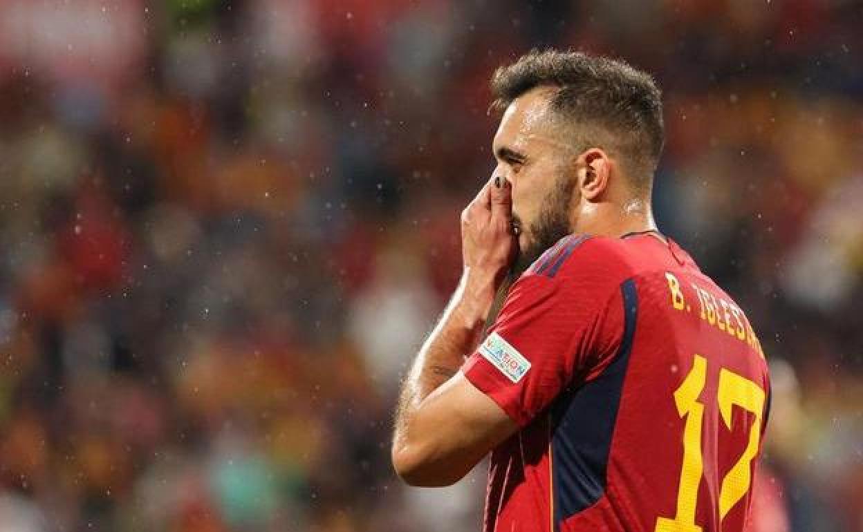 Borja Iglesias, durante un partido con España.