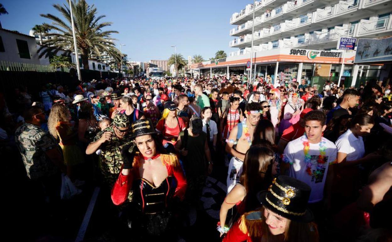 La Cabalgata de Maspalomas bate su récord y reúne a más de  personas  | Canarias7