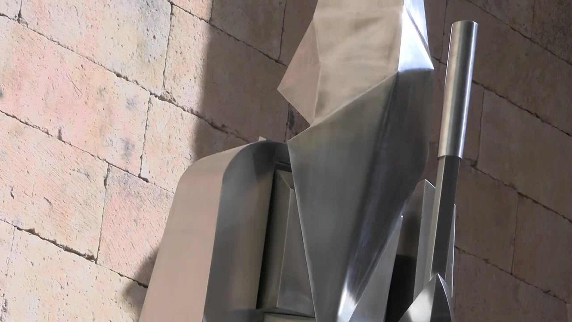 Salamanca homenajea a sus cofrades con una nueva escultura de tres metros