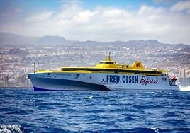 Imagen de archivo de un trimarán de Fred. Olsen.