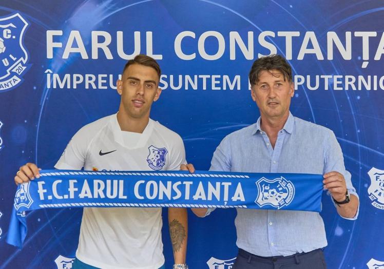 En su presentación en el Farul Constanta, una de sus mejores etapas en el fútbol rumano.