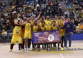 Los jugadores del Dreamland Gran Canaria celebran la clasificación para la Copa del Rey.