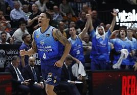 Slaughter celebra un triple en Vakencia.