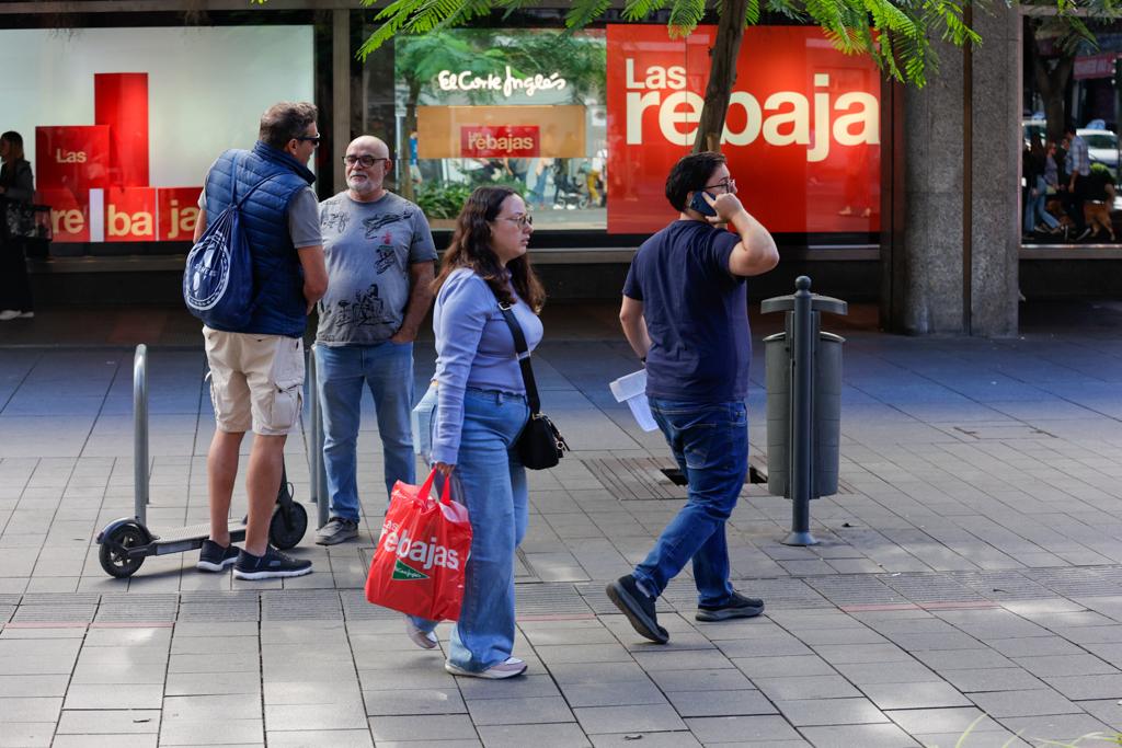 El primer día de las rebajas de enero, en imágenes