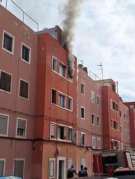 Imágenes del incendio de una vivienda en Escaleritas