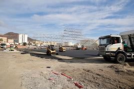 El montaje del escenario del carnaval, en imágenes