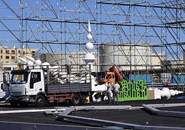 Imagen del montaje del escenario del carnaval de la capital grancanaria.