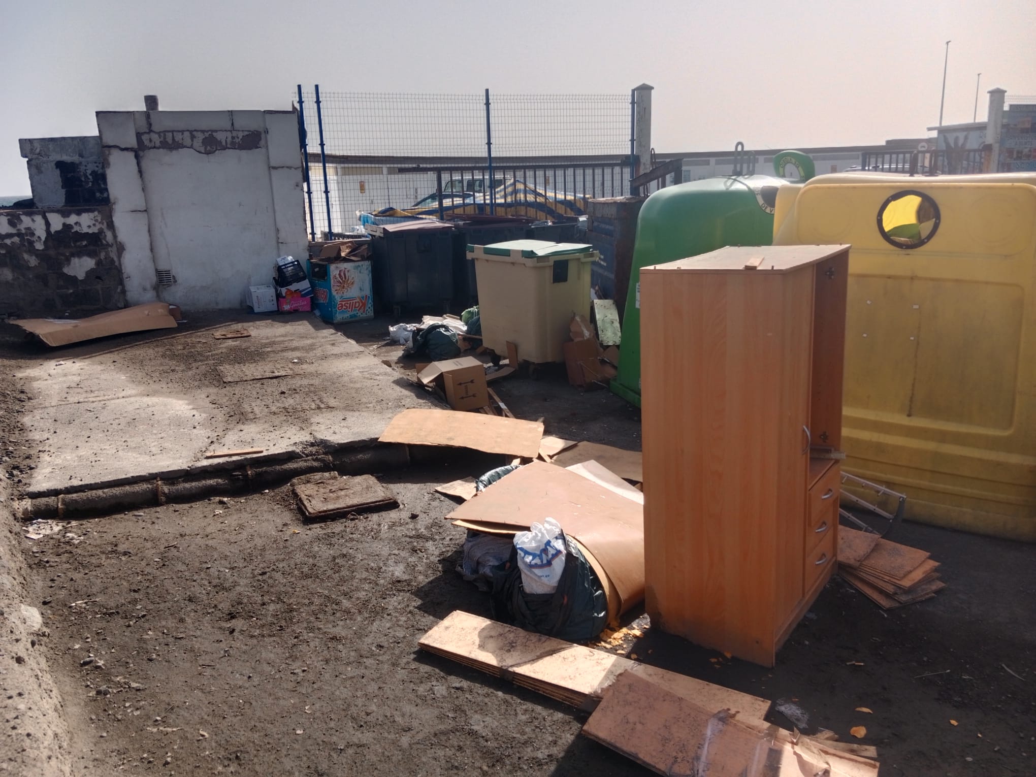 Imágenes de los vertidos en el muelle de San Cristóbal