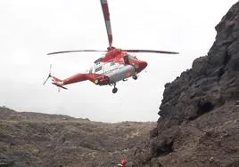 Imagen de archivo de un helicóptero del GES durante un rescate.