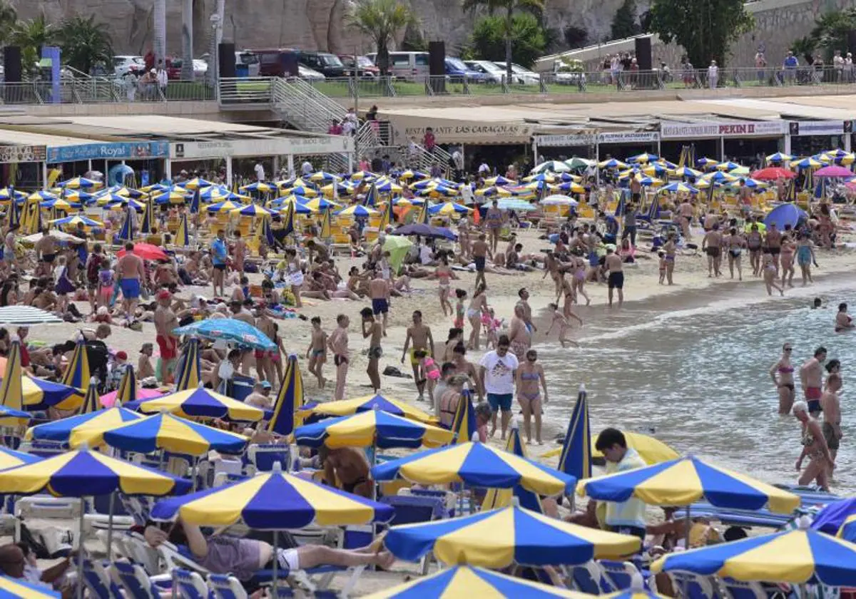 Canarias cierra 2023 con casi un millón de turistas extranjeros más que antes de la pandemia