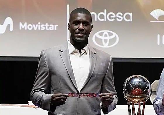 Sitapha Savané, presidente del Dreamland Gran Canaria, en el sorteo copero.