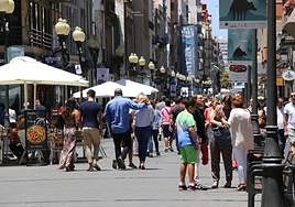 La calle Triana, en la capital grancanaria, llena de gente este diciembre.