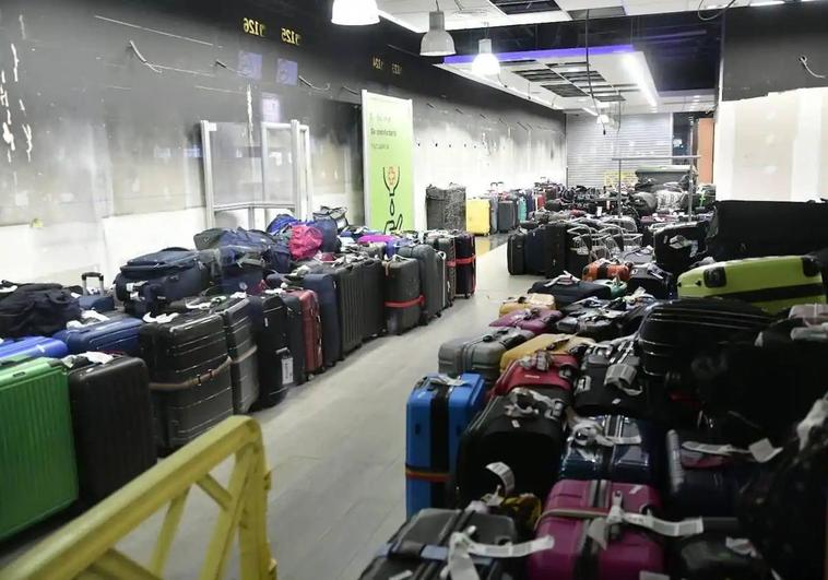 Colapso de maletas en el aeropuerto de Gran Canaria.