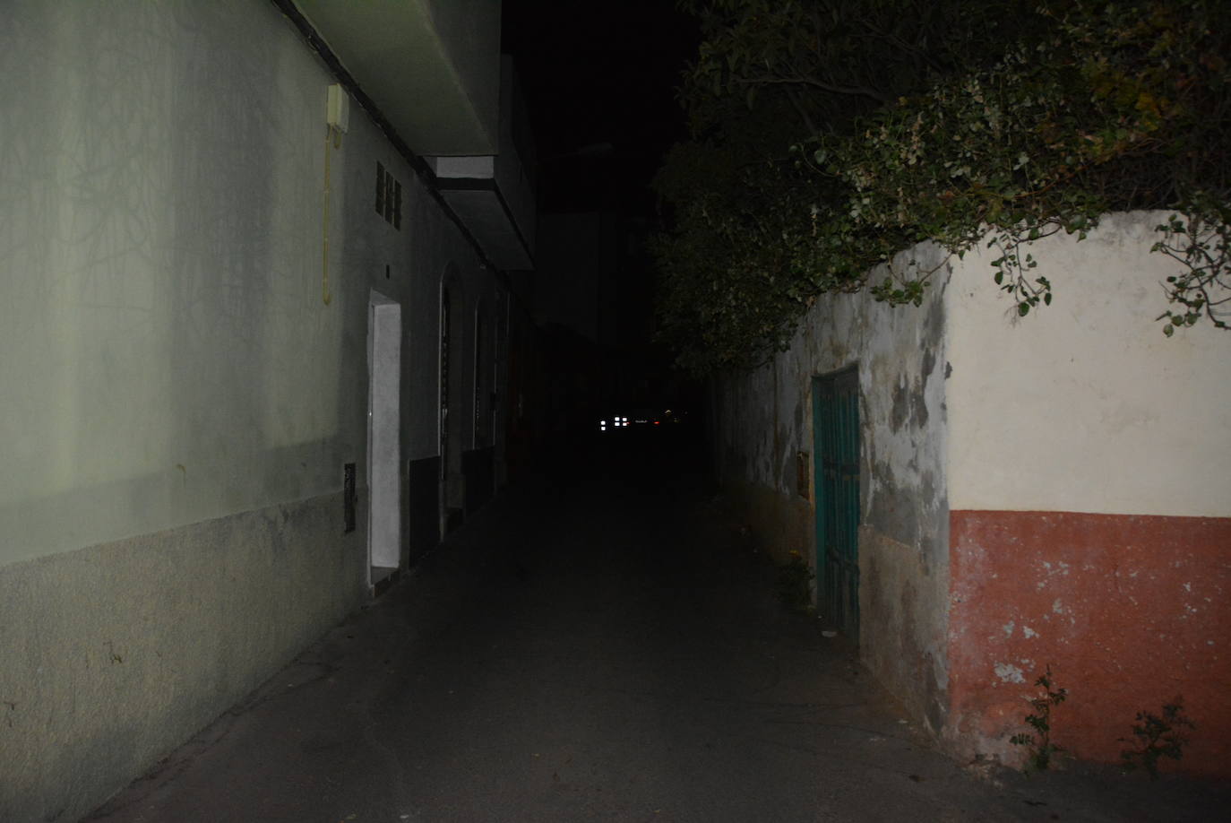 Imagen secundaria 2 - Valsequillo se queda sin luz varios días por la caída del alumbrado público