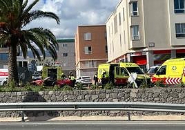 Los recursos de emergencias actúan en el lugar de los hechos.