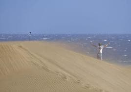 Imagen de la arena de las dunas de Maspalomas movida por el viento en el sur de Gran Canaria.