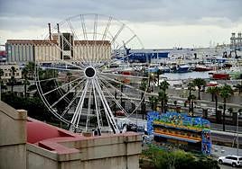 La noria ubicada en la plaza de La Luz.