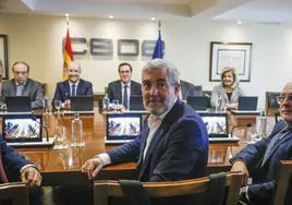 Fernando Clavijo, con los dirigentes empresariales en la reunión celebrada este martes en Madrid.