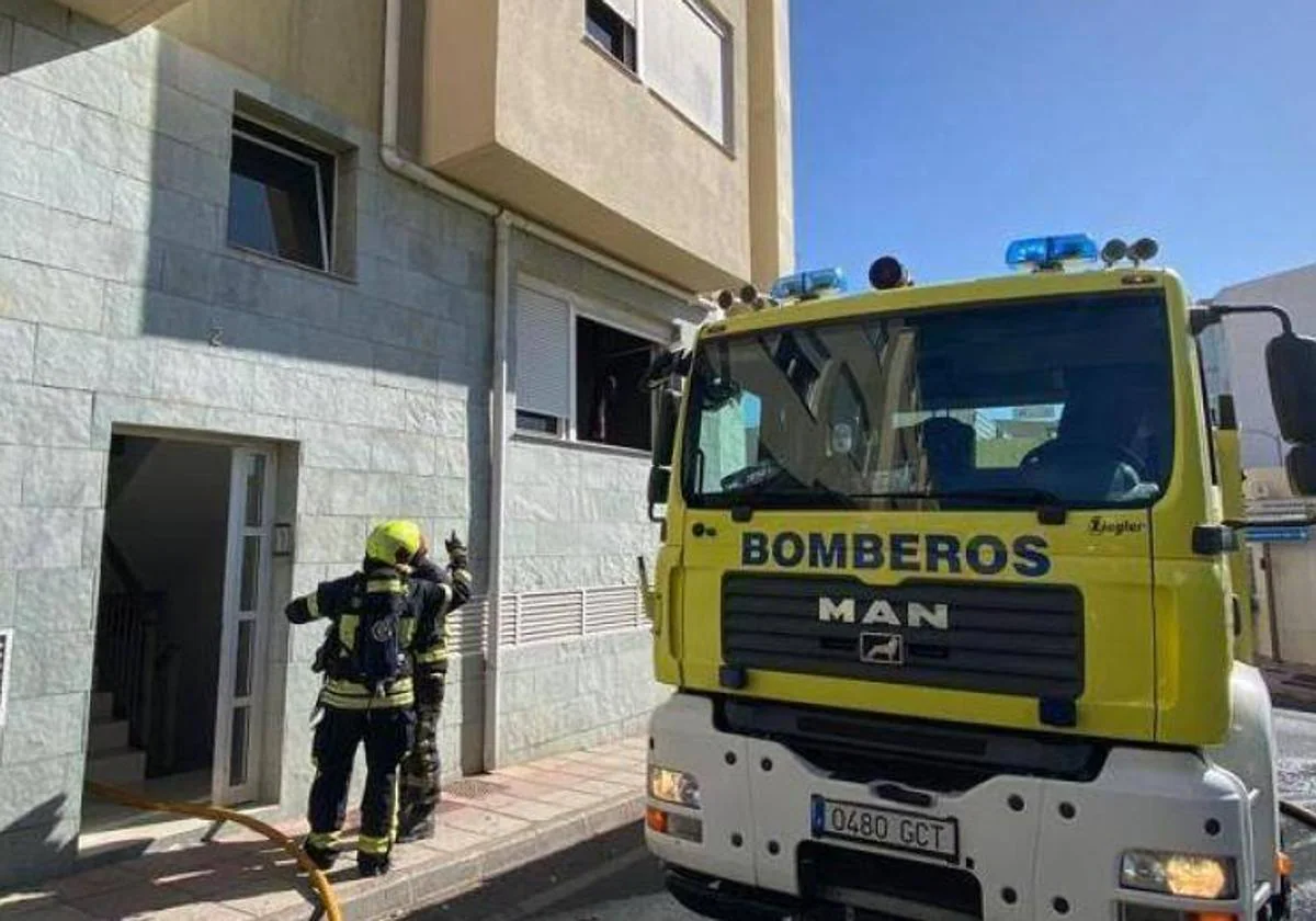 Bomberos del Consorcio insular de Emergencias durante una intervención en Gran Canaria.