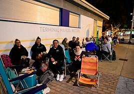 Imagen de la cola en Manuel Becerra en la capital grancanaria.