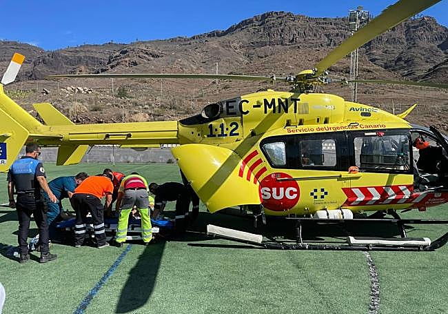 Imagen del traslado del herido.