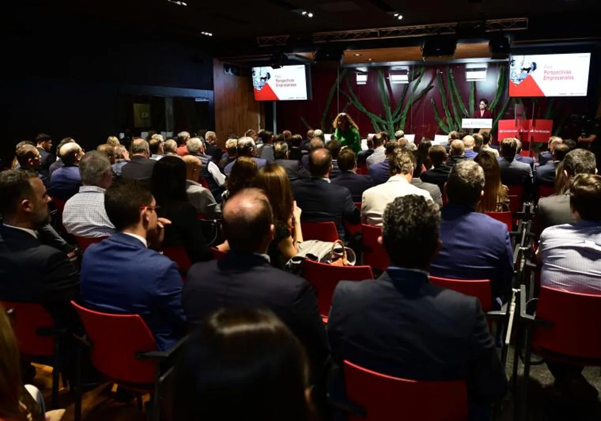 CANARIAS7 celebrates the forum 'The evolution of the economy and finance in a delicate moment'