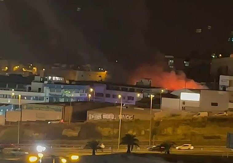 Se declara un incendio en Miller Bajo.