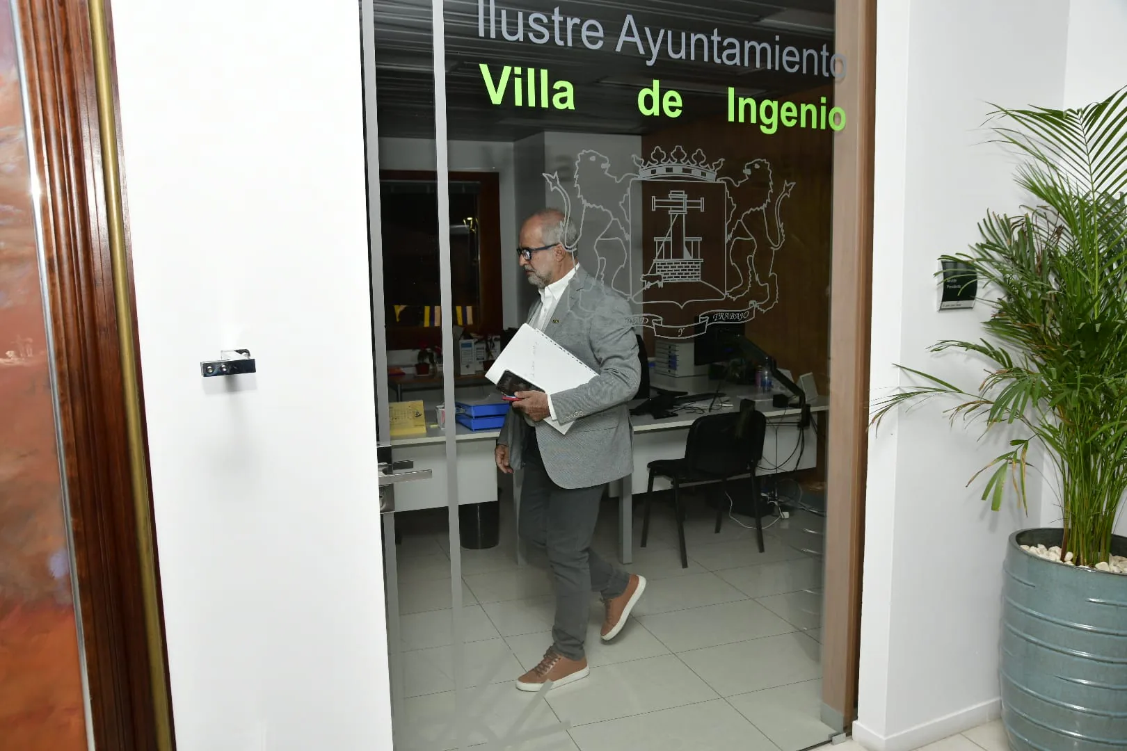 El alcalde de Ingenio anuncia que formalizará su dimisión el 5 de febrero, en imágenes