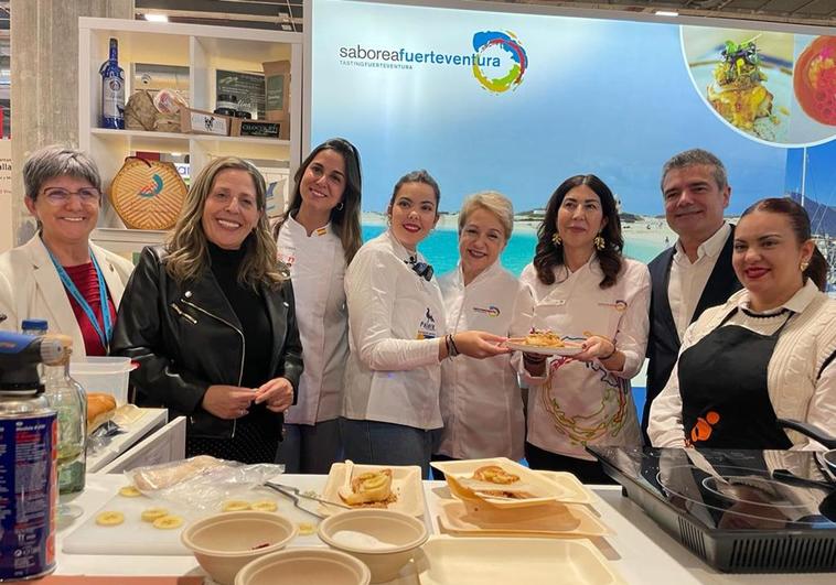 La consejera Marlene Figueroa y las chefs que han presentado sus productos en SaboreaFuerteventura, en Madrid Fusión.