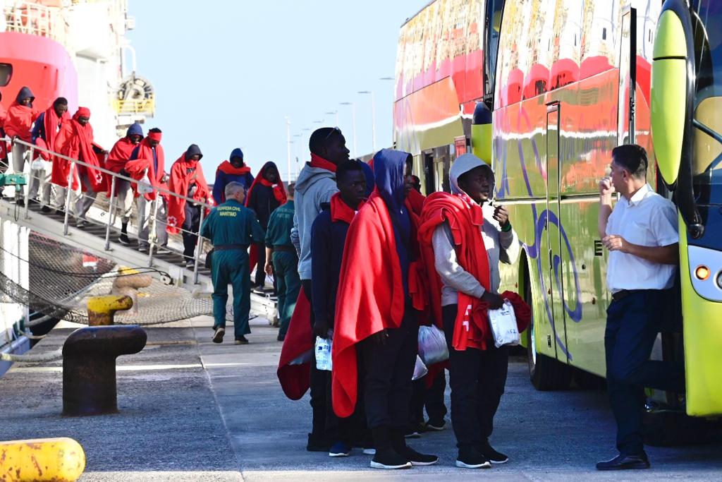 Llegan a Gran Canaria más de 200 migrantes trasladados desde El Hierro