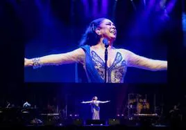 Un momento del último concierto que Isabel Pantoja ofreció en el Gran Canaria Arena.
