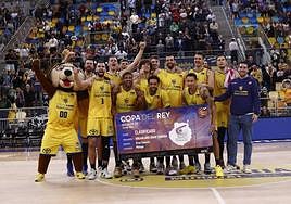 Los jugadores del Dreamland Gran Canaria celebran su clasificación para la Copa del Rey de Málaga 2024.