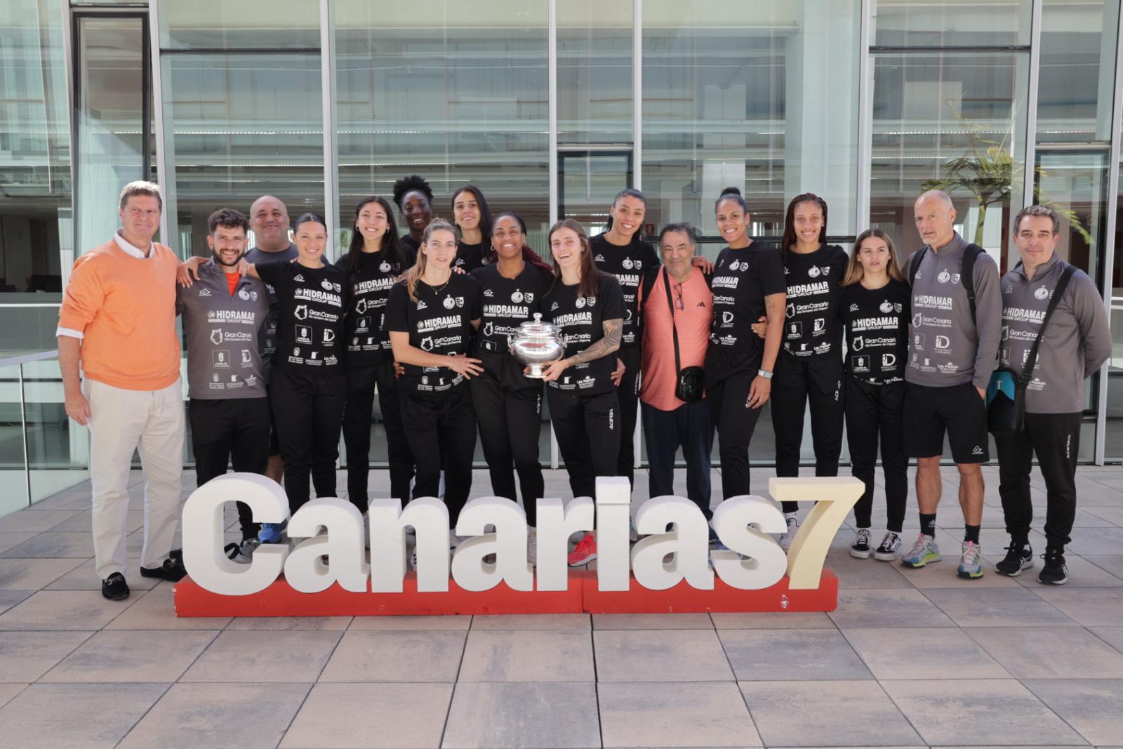 Visita del Club Voleibol Hidramar Gran Canaria a CANARIAS7