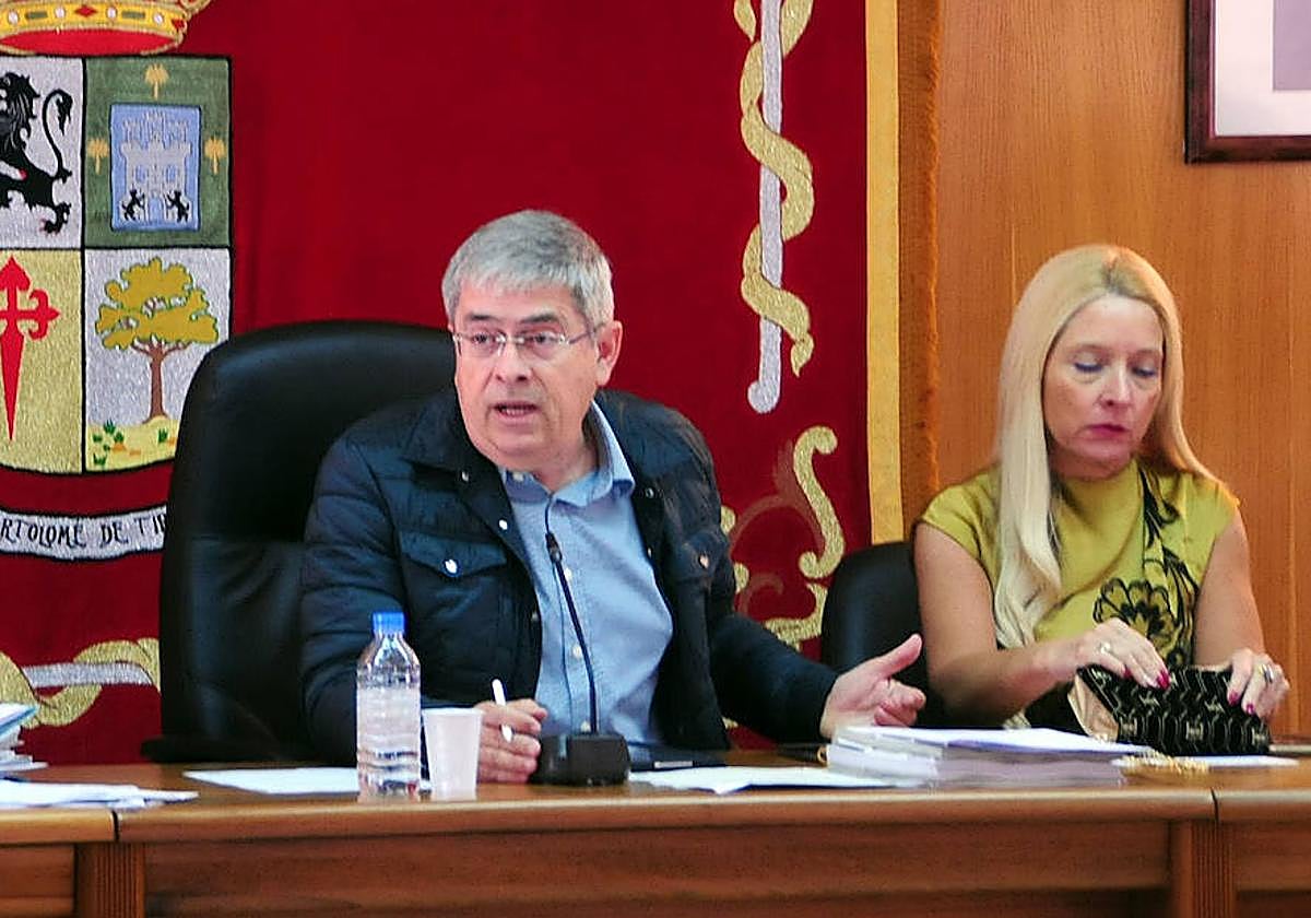 El alcalde, Marco Aurelio Pérez, en el pleno celebrado este jueves en el municipio sureño.