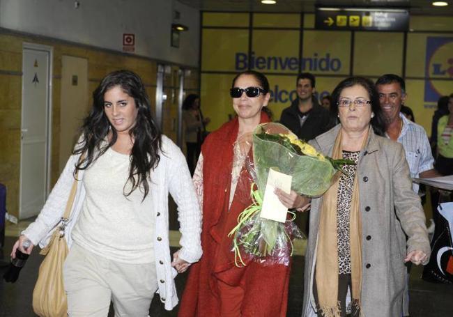 Imagen de archivo de una llegada de Isabel Pantoja al Aeropuerto de Gran Canaria.