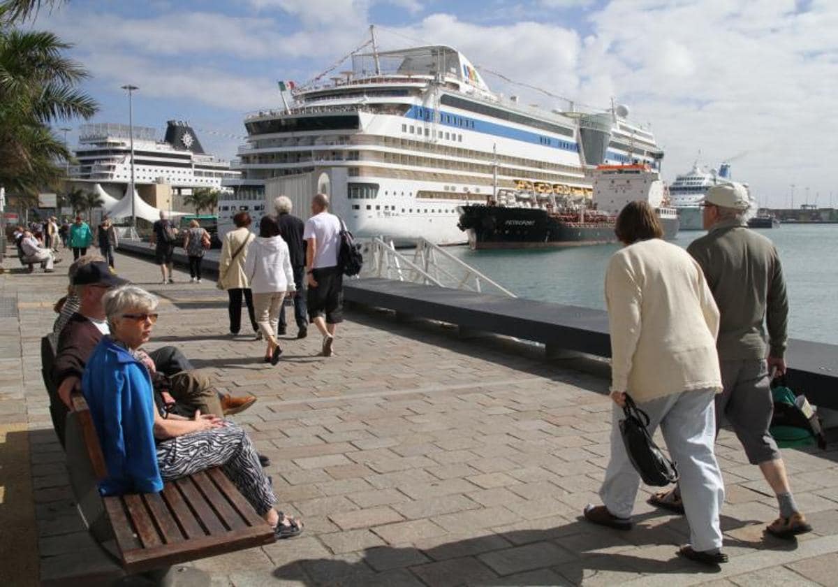 El repunte del turismo en las islas, principal factor del crecimiento económico en las islas.