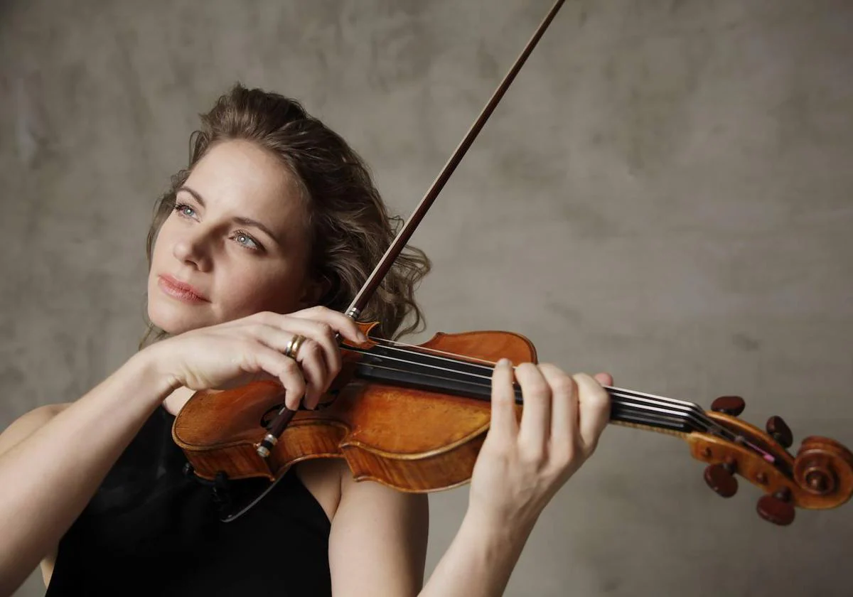 La violinista y directora alemana Julia Fischer, en una imagen promocional.