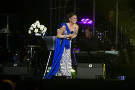 La cantante, riendo, en un concierto en el Gran Canaria Arena.