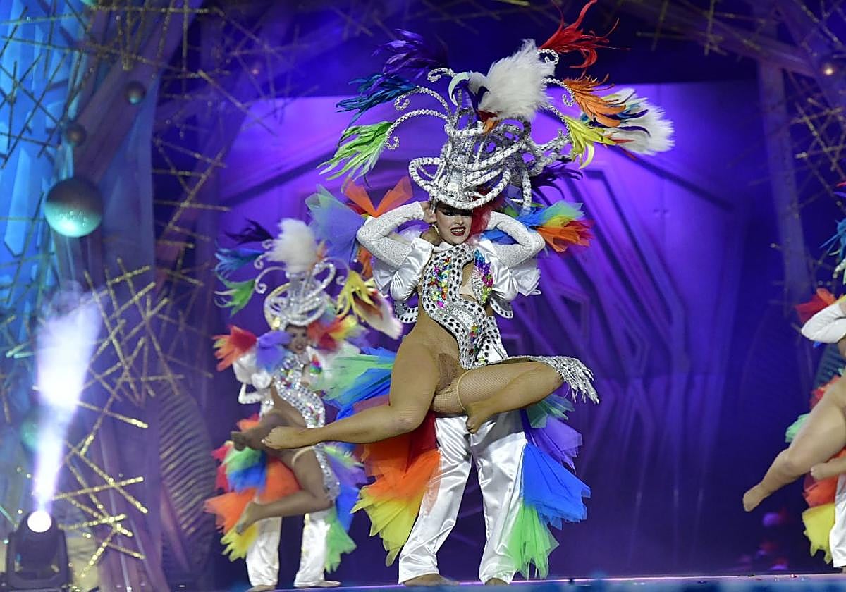 Un momento de la actuaión de Lianceiros sin calzado.